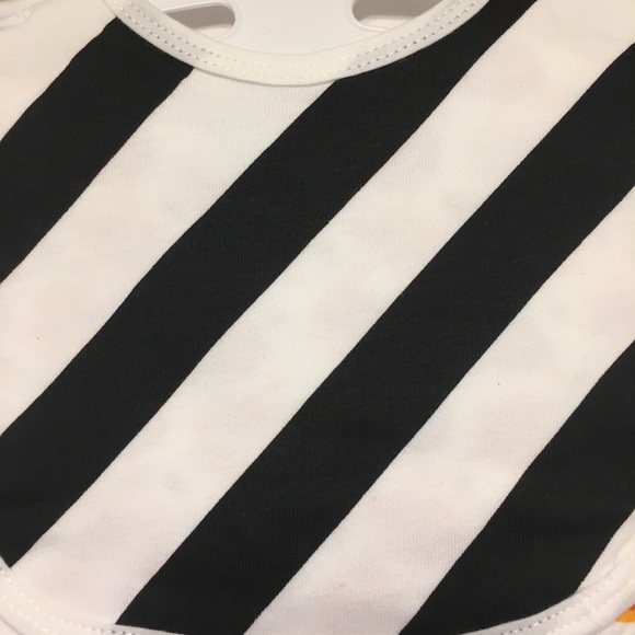 3/$20 💞NWOT 3 Pack C.R. Gibson Bibs - Picture 5 of 5